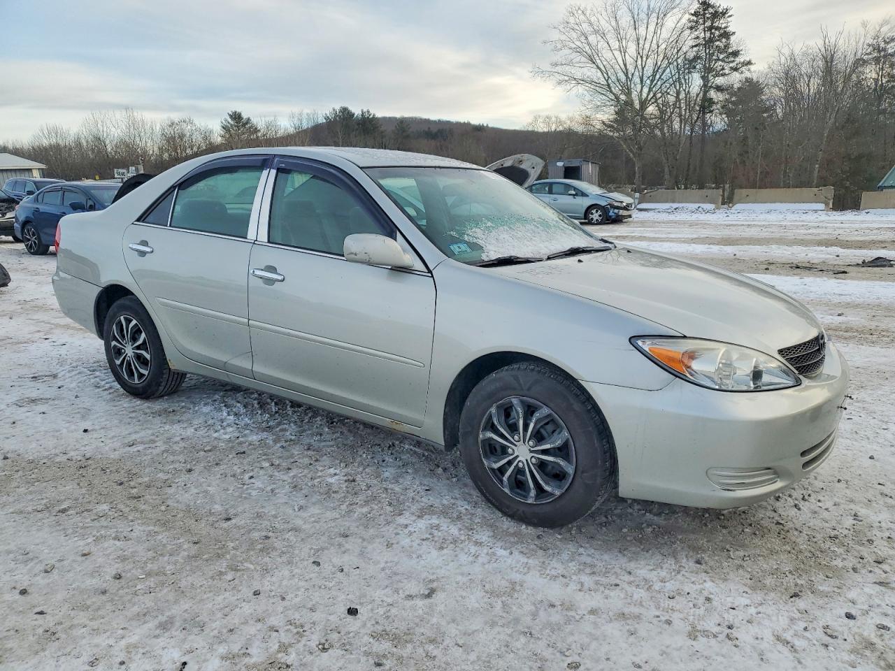 2002 TOYOTA CAMRY LE photo 4
