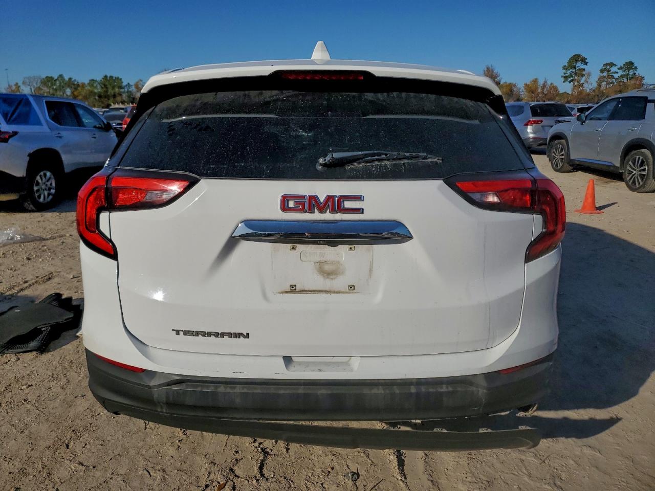 2018 GMC TERRAIN SLE photo 6