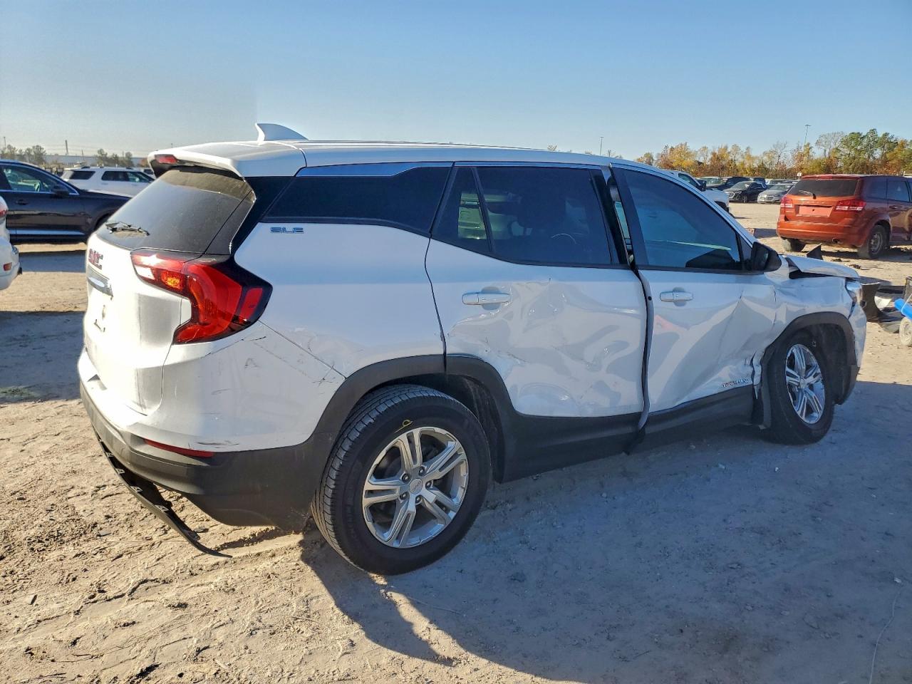 2018 GMC TERRAIN SLE photo 3