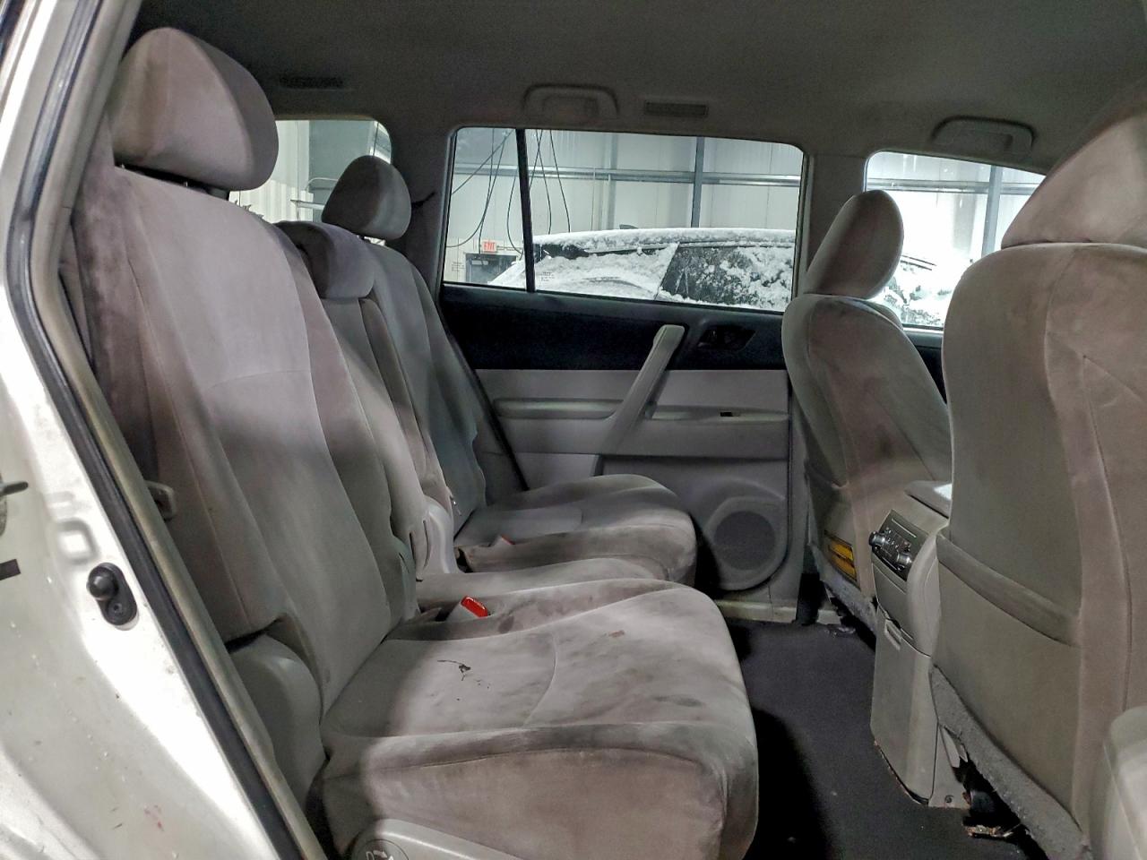 2012 TOYOTA HIGHLANDER BASE photo 21