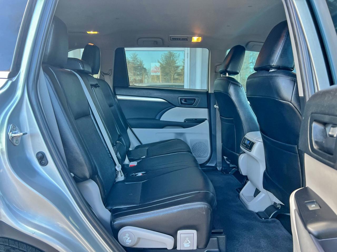 2019 TOYOTA HIGHLANDER LE photo 6