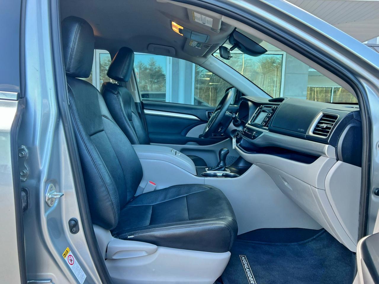 2019 TOYOTA HIGHLANDER LE photo 5