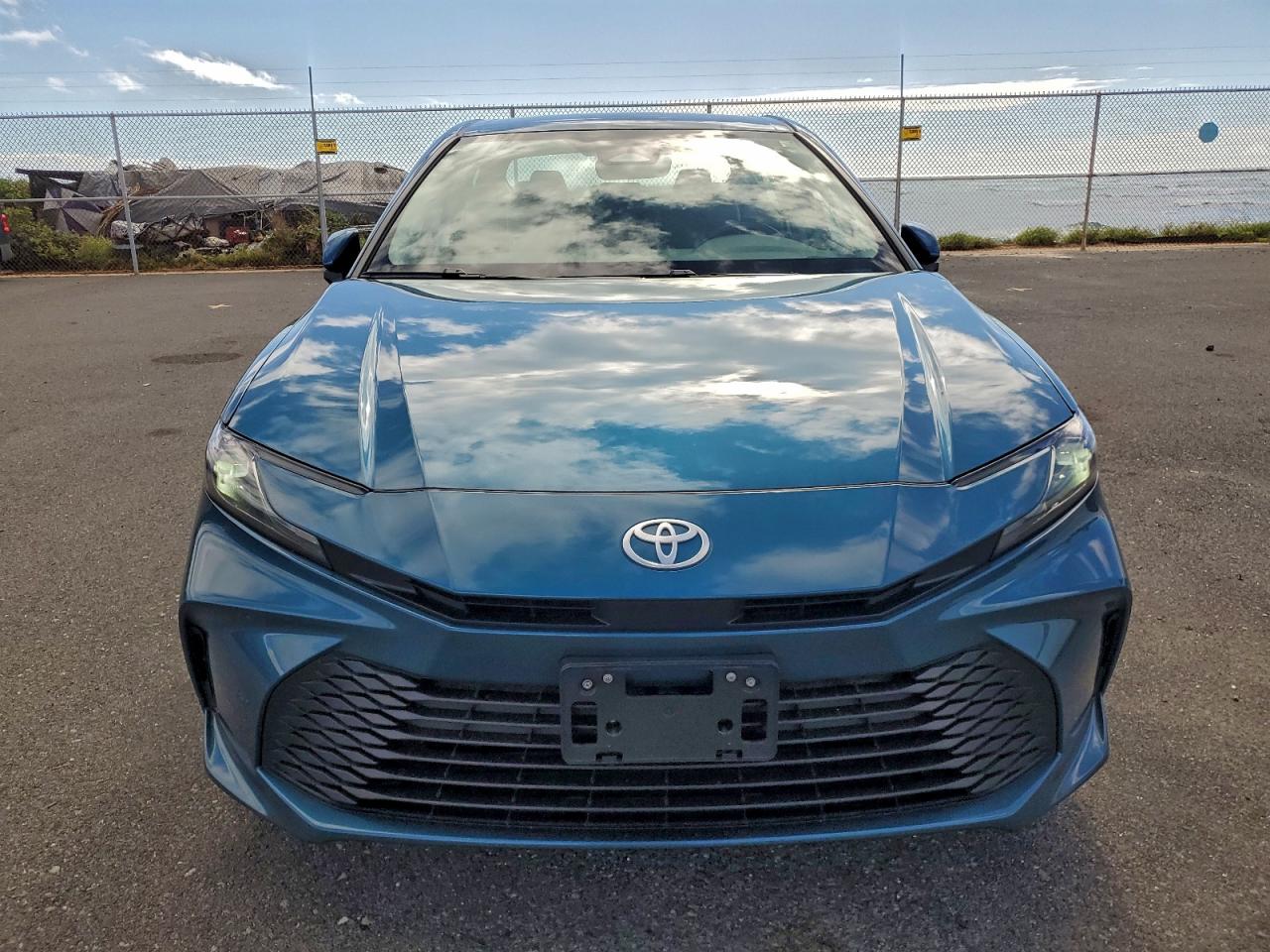 2025 TOYOTA CAMRY LE photo 9