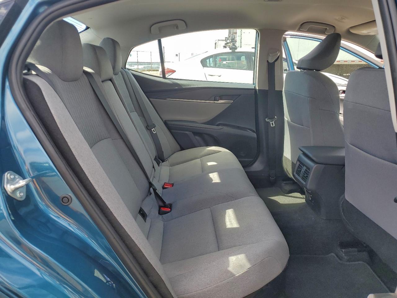 2025 TOYOTA CAMRY LE photo 19