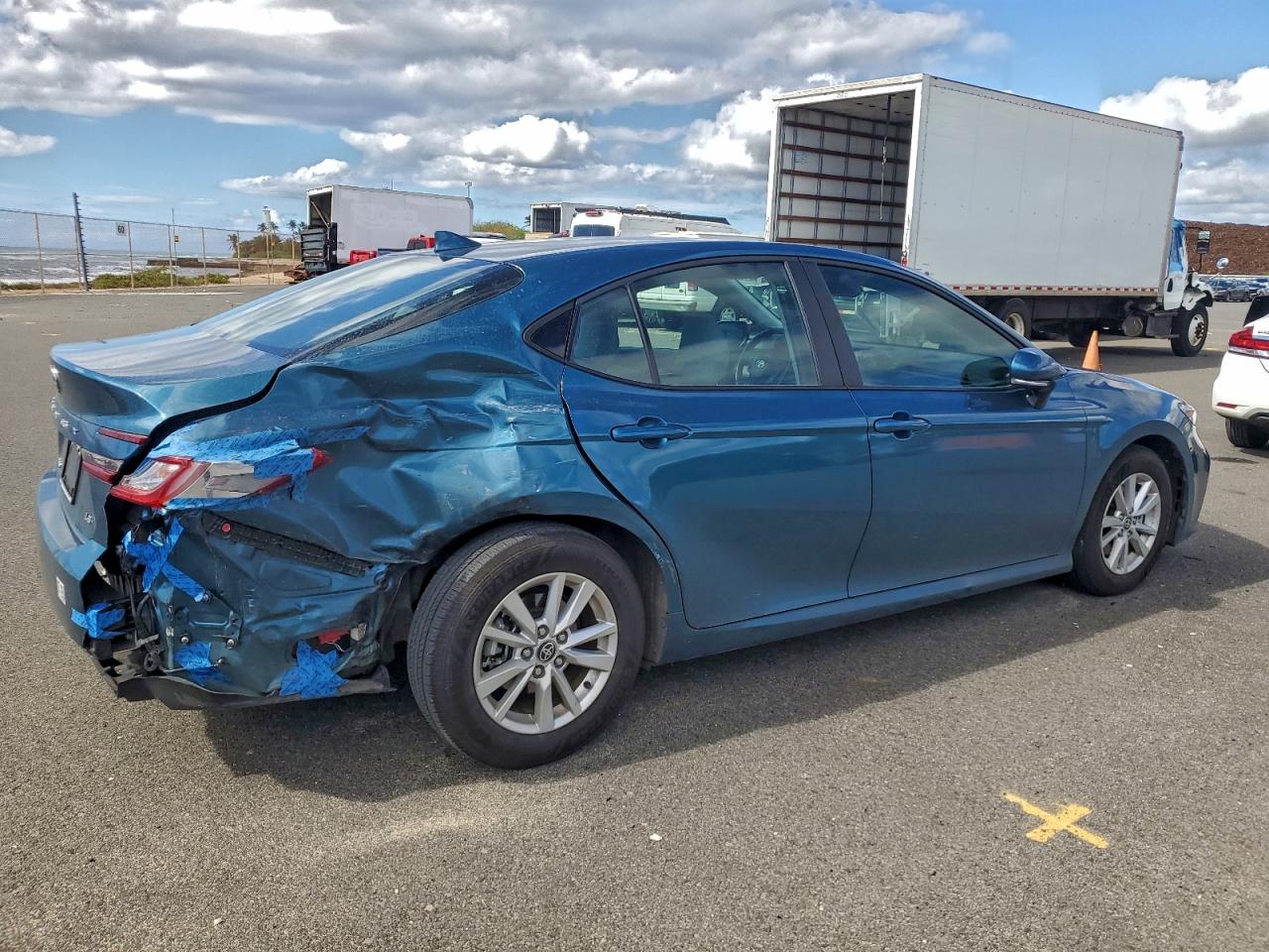 2025 TOYOTA CAMRY LE photo 5