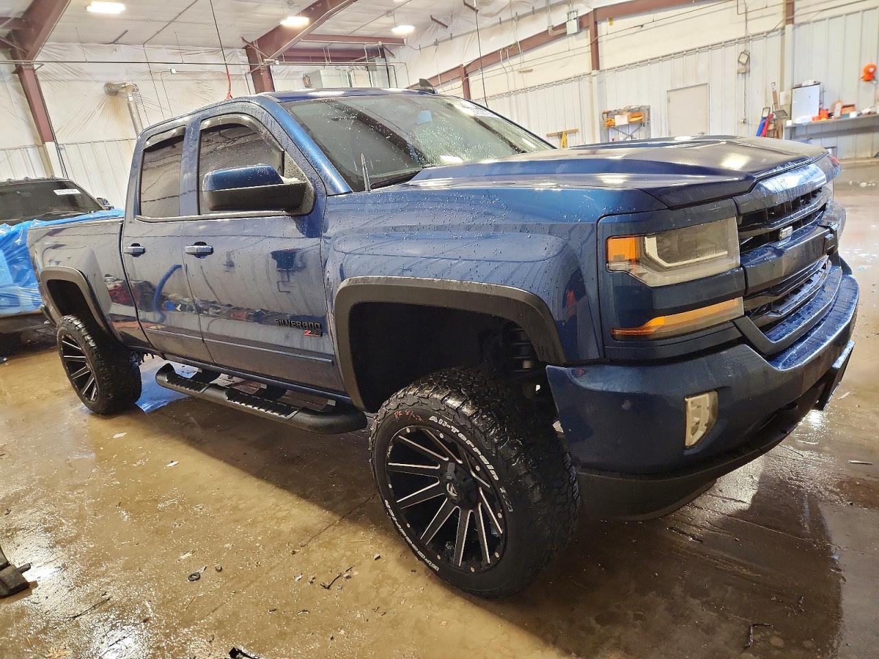 2017 CHEVROLET SILVERADO K1500 LT photo 4