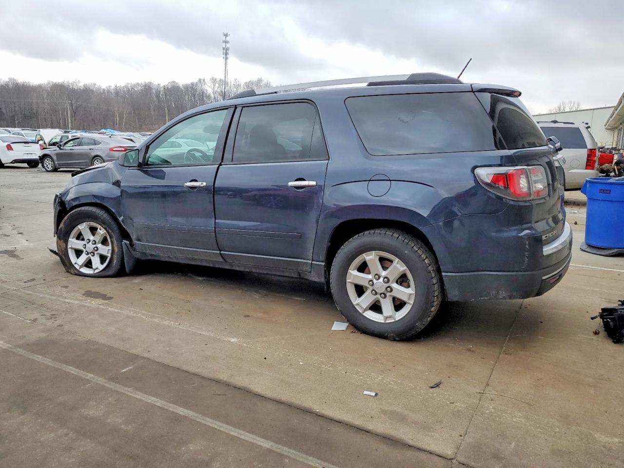 2015 GMC ACADIA SLE photo 2