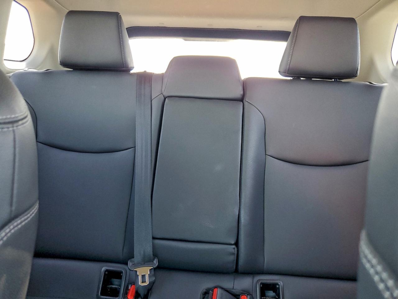 2023 TOYOTA COROLLA CROSS XLE photo 19