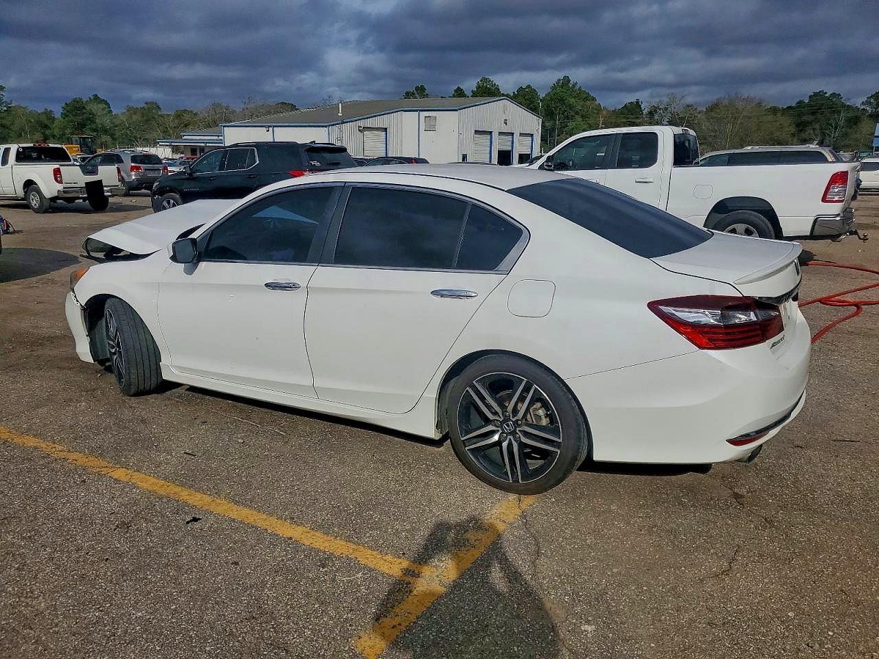 2017 HONDA ACCORD SPORT photo 2