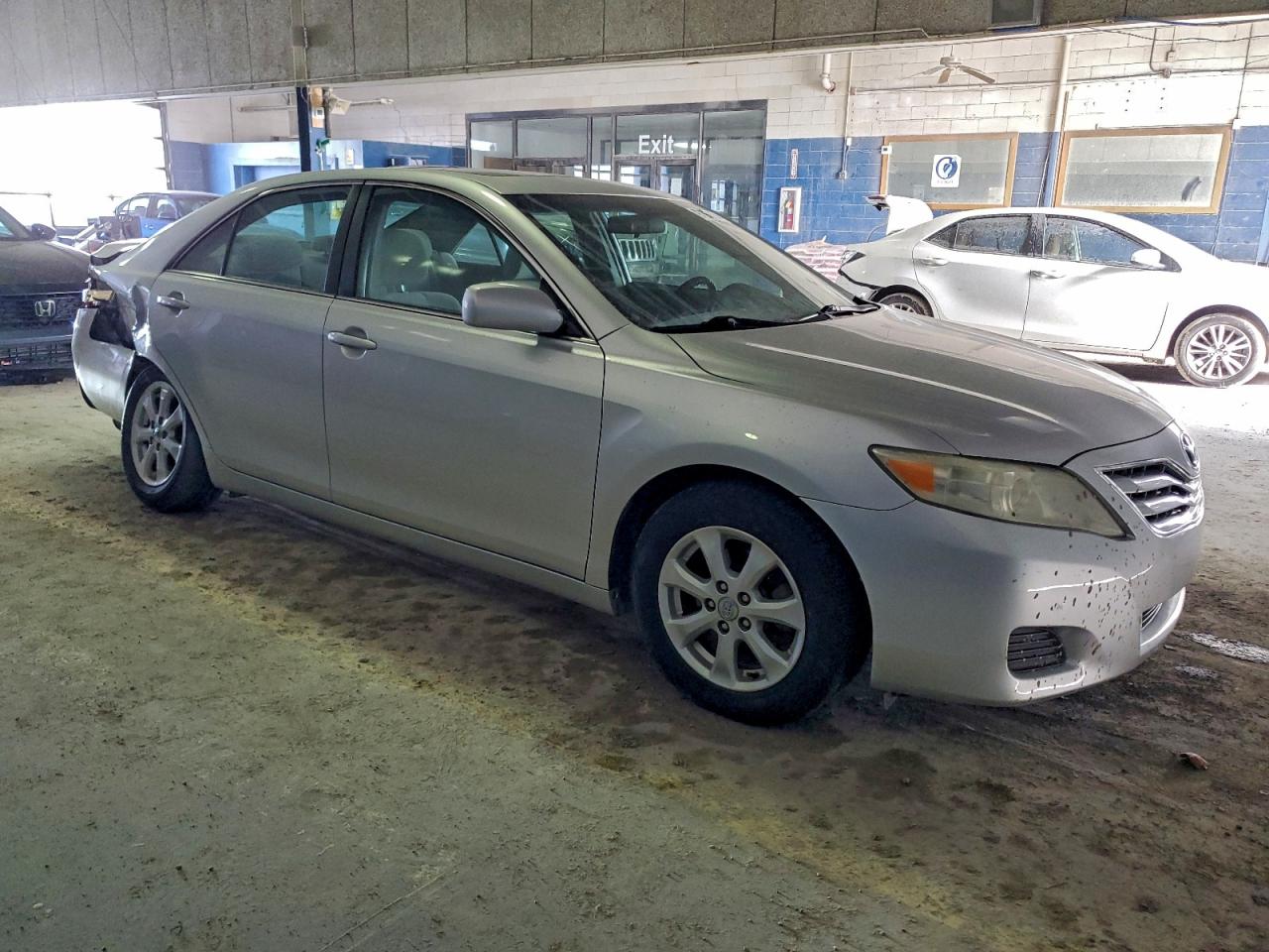 2011 TOYOTA CAMRY BASE photo 4