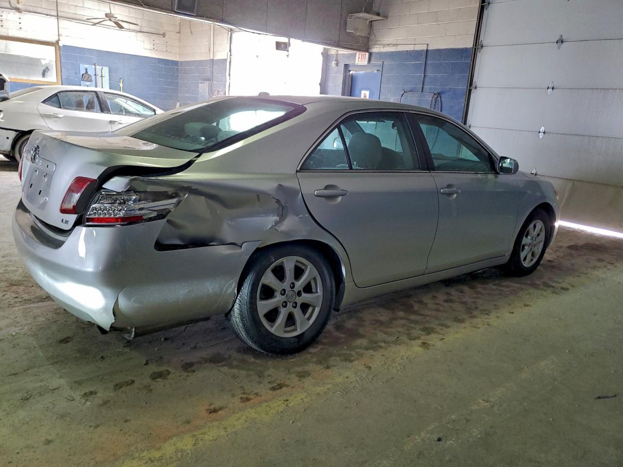 2011 TOYOTA CAMRY BASE photo 3
