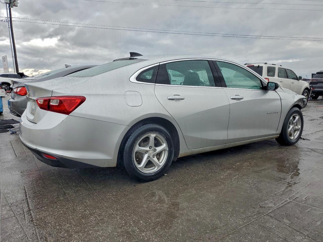 2018 CHEVROLET MALIBU LS photo 3