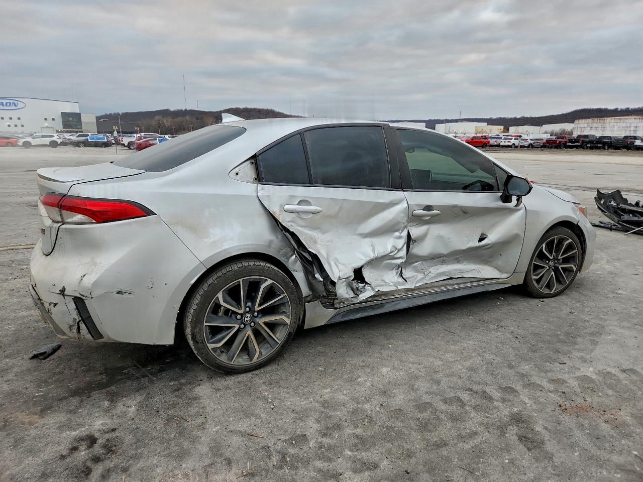 2020 TOYOTA COROLLA SE photo 3