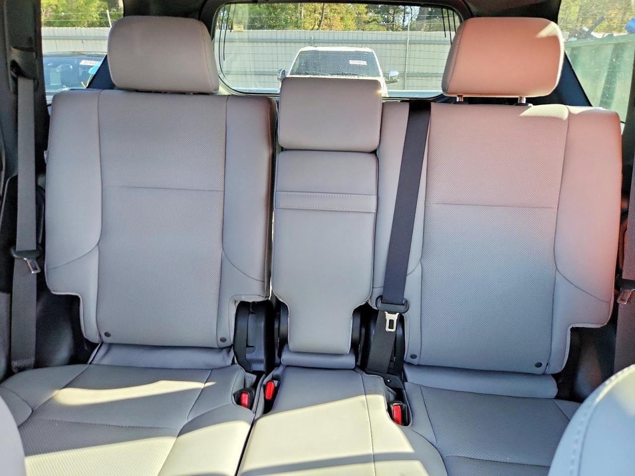 2023 LEXUS GX 460 photo 10