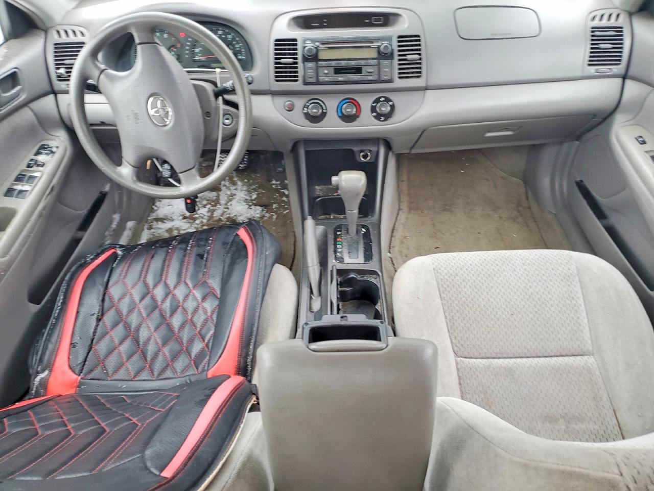 2004 TOYOTA CAMRY LE photo 8