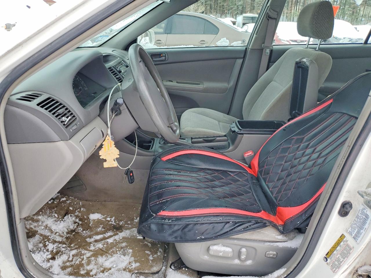 2004 TOYOTA CAMRY LE photo 7