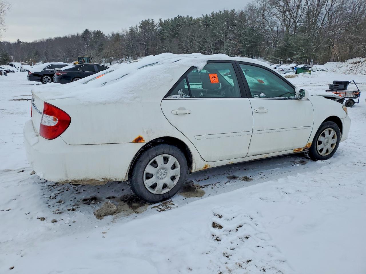 2004 TOYOTA CAMRY LE photo 3