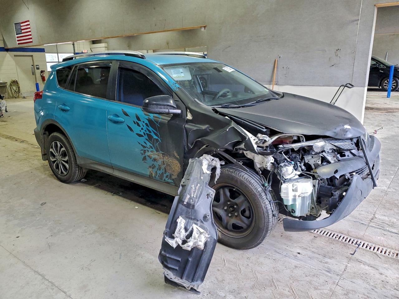 2015 TOYOTA RAV4 LE photo 4
