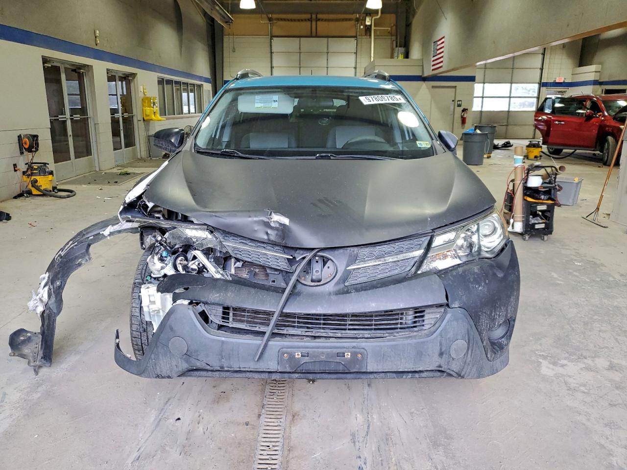 2015 TOYOTA RAV4 LE photo 5