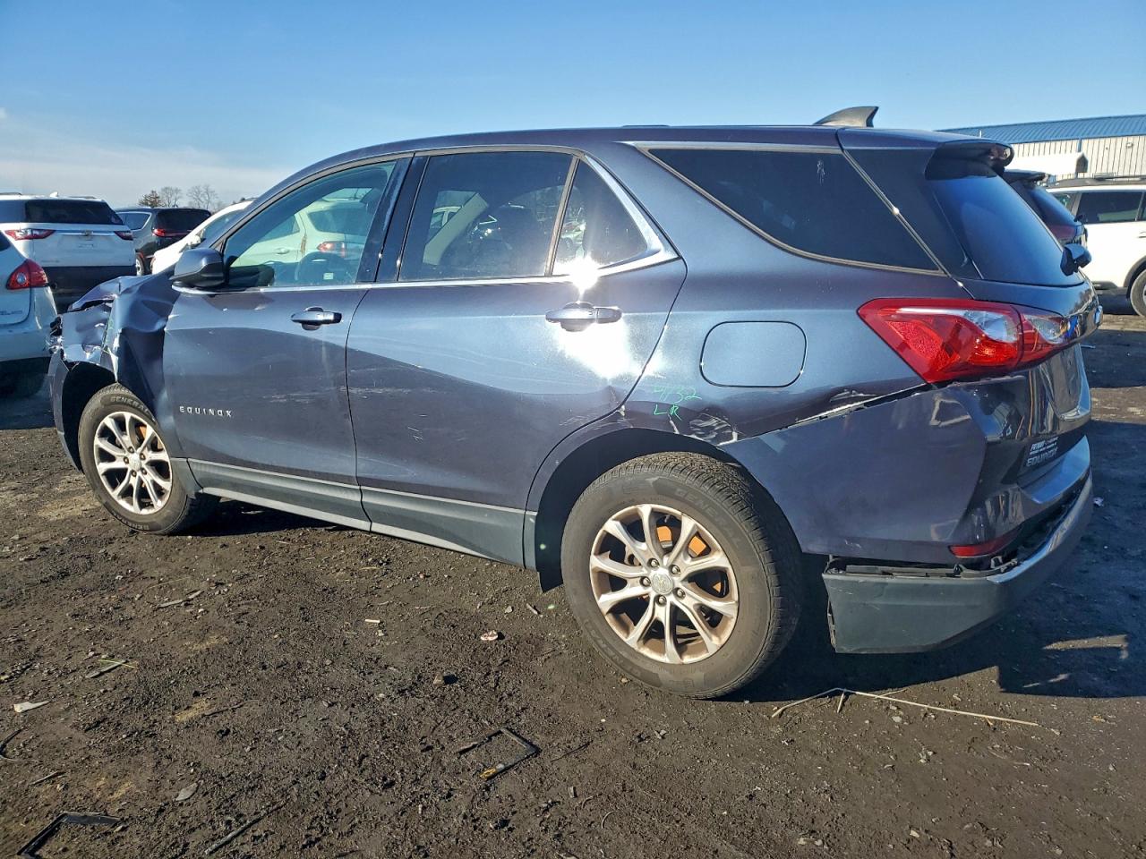 2018 CHEVROLET EQUINOX LT photo 2
