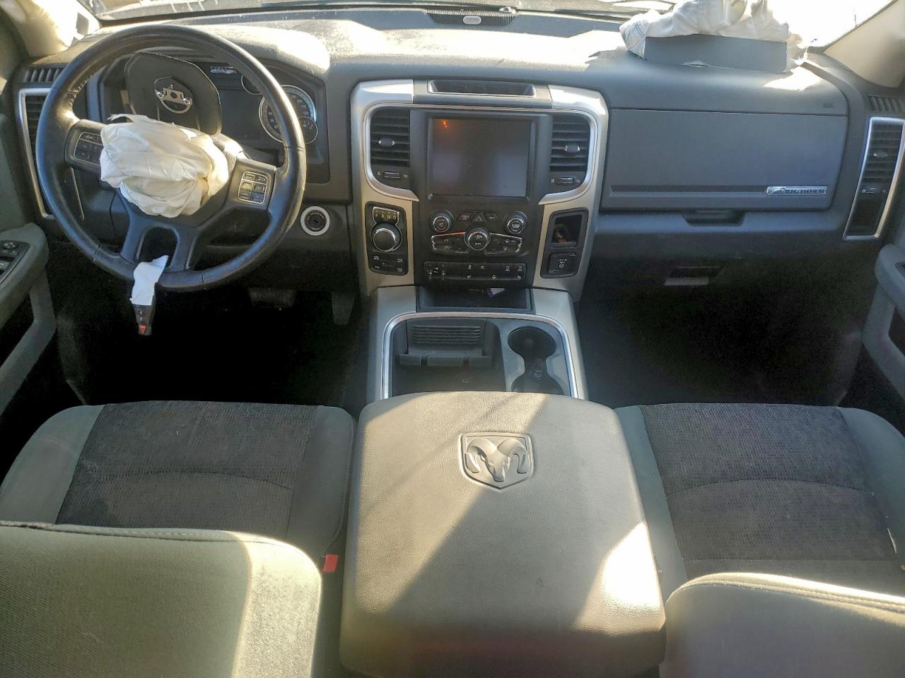 2016 RAM 1500 SLT photo 8