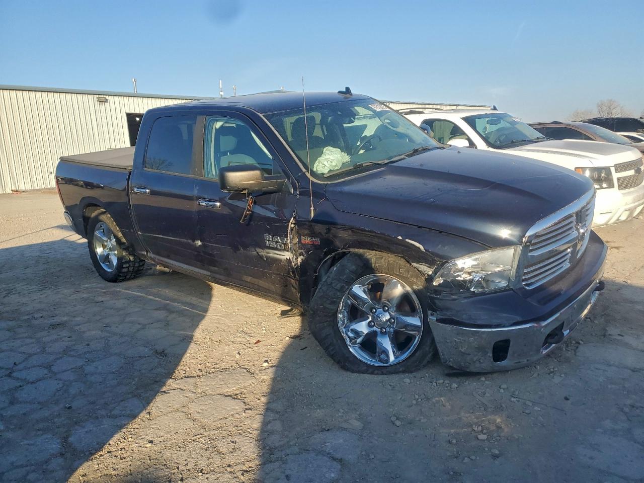 2016 RAM 1500 SLT photo 4