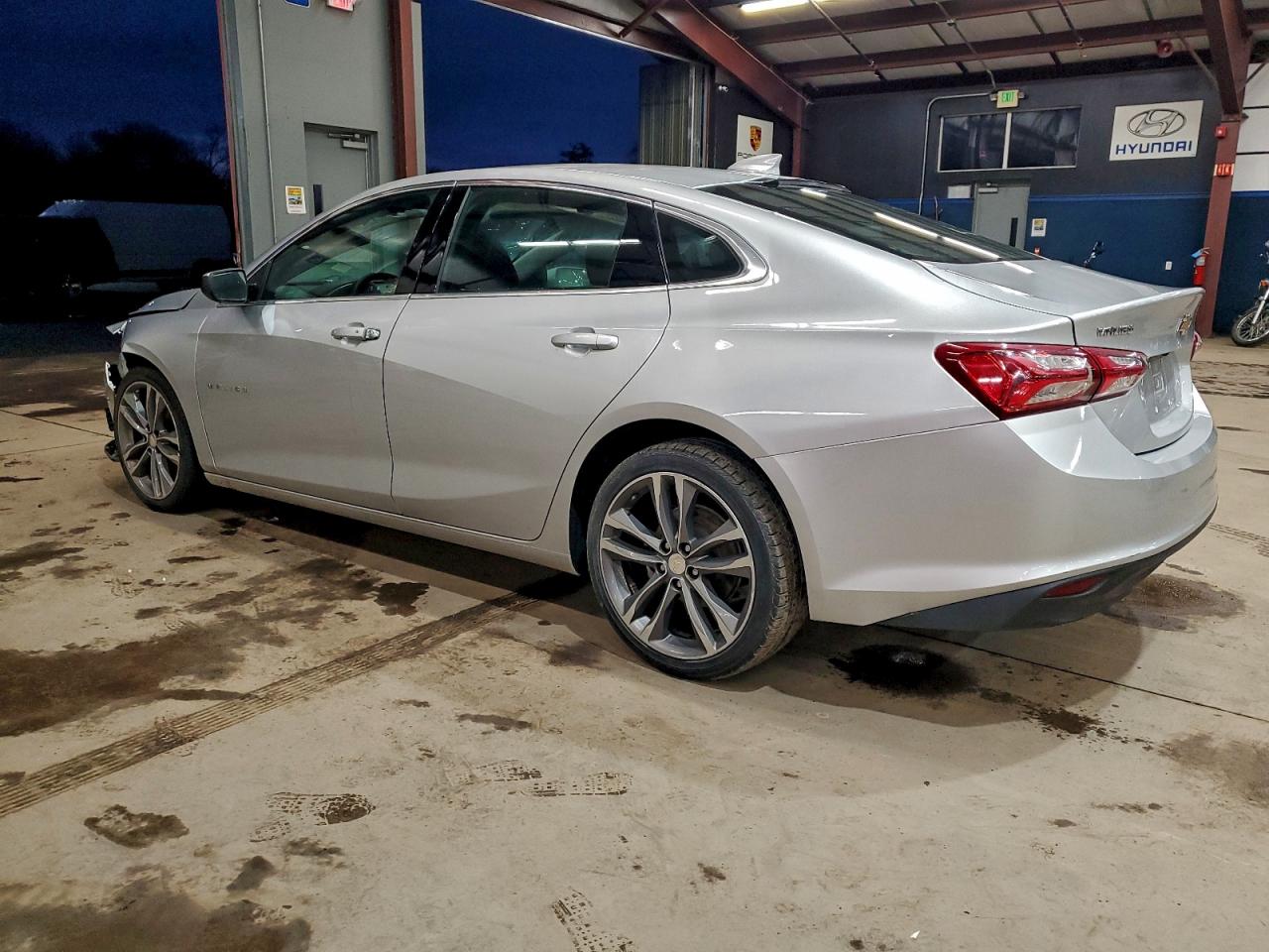 2022 CHEVROLET MALIBU LT photo 2