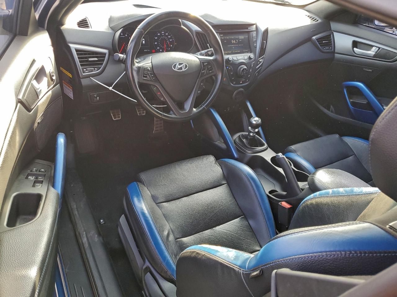 2016 HYUNDAI VELOSTER TURBO photo 8