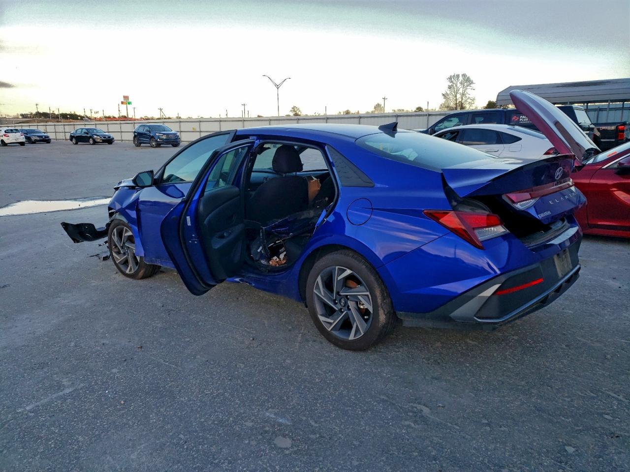 2025 HYUNDAI ELANTRA SEL SPORT photo 3
