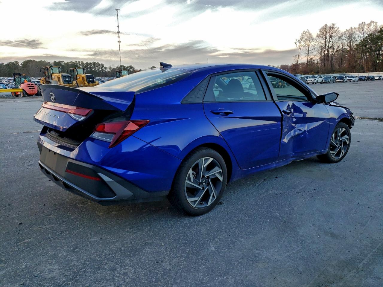 2025 HYUNDAI ELANTRA SEL SPORT photo 5
