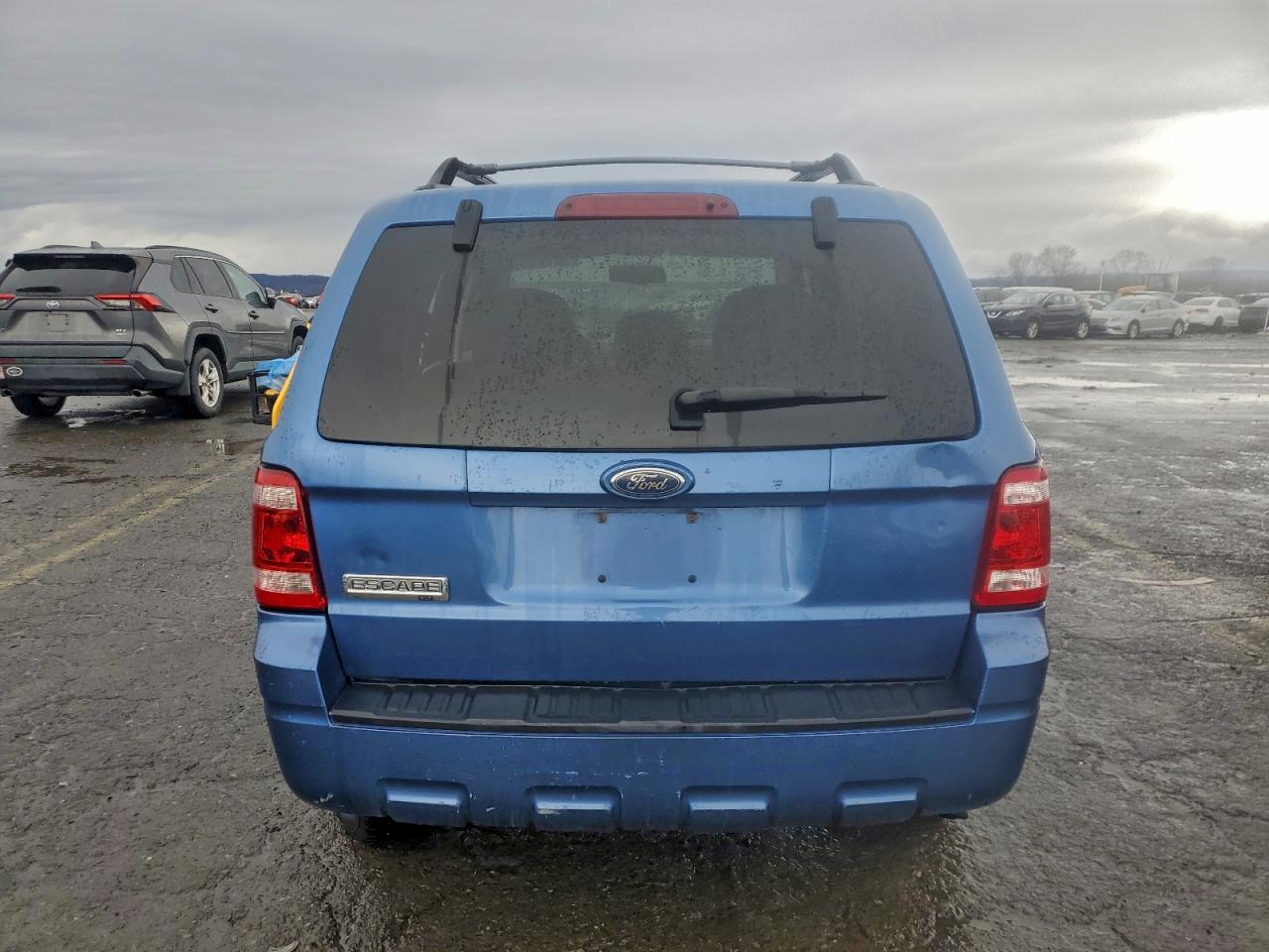 2010 FORD ESCAPE XLT photo 6
