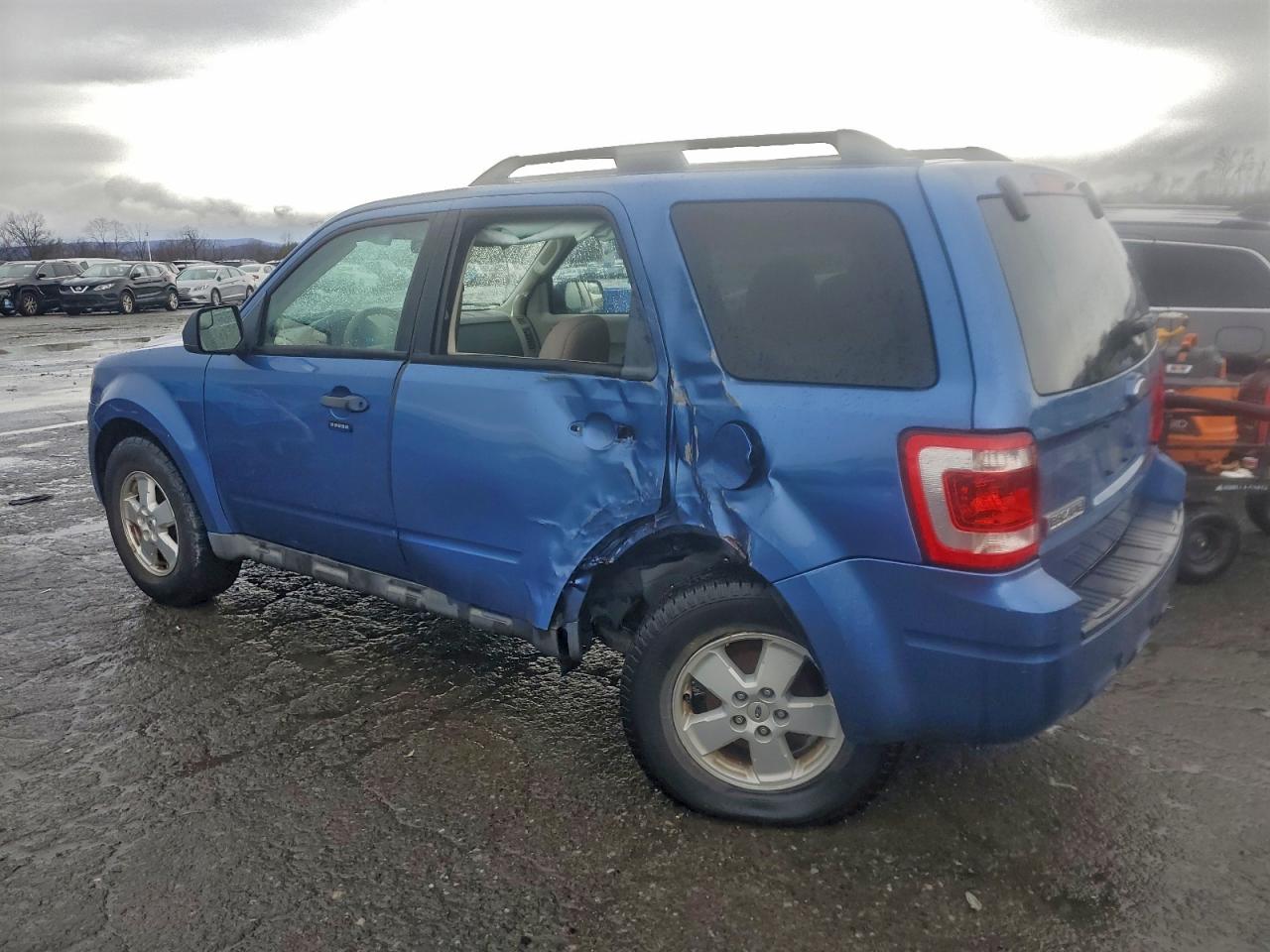 2010 FORD ESCAPE XLT photo 2