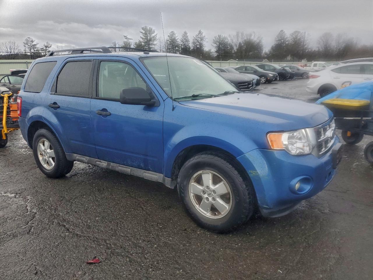 2010 FORD ESCAPE XLT photo 4