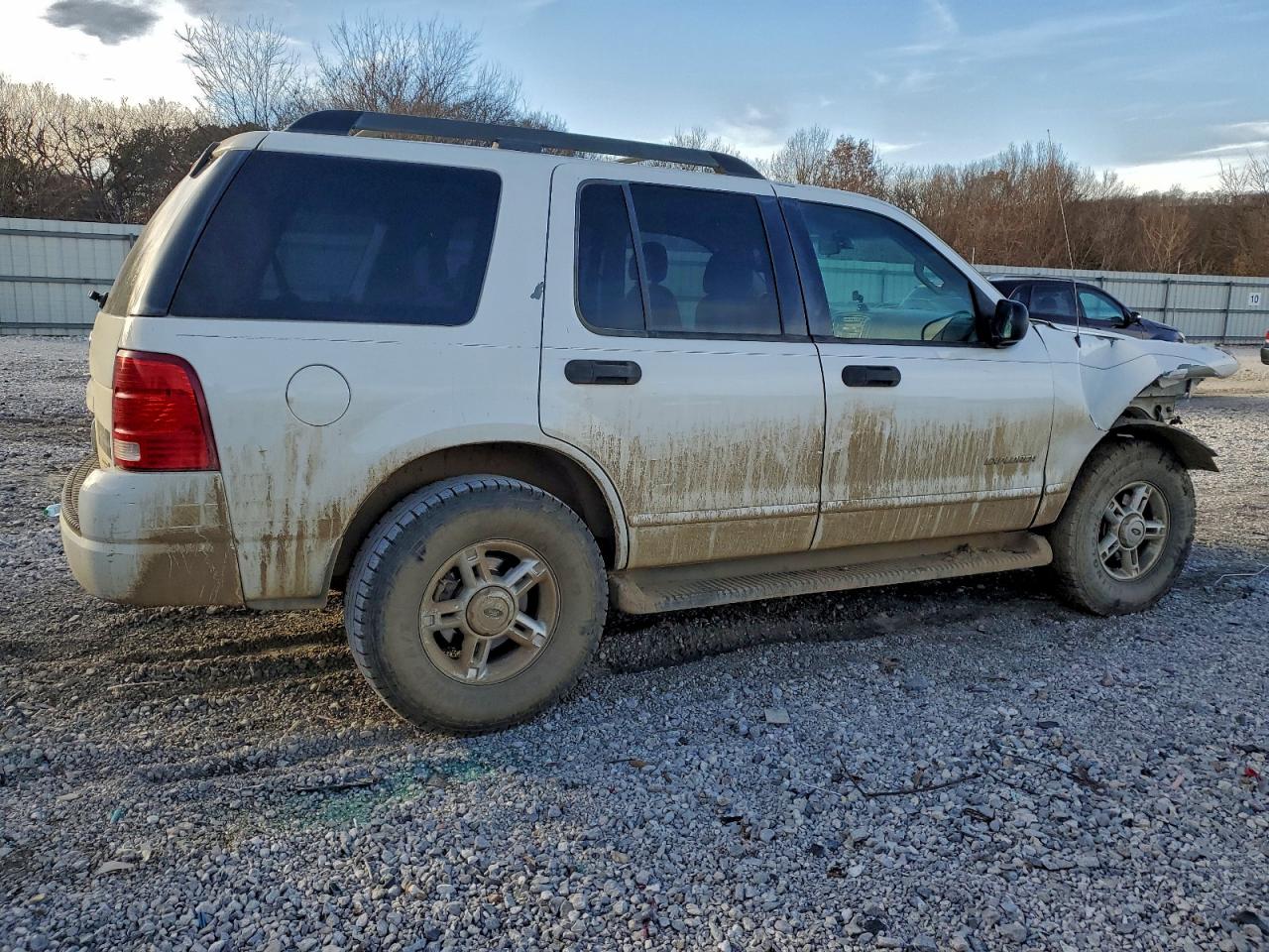 2005 FORD EXPLORER XLT photo 3