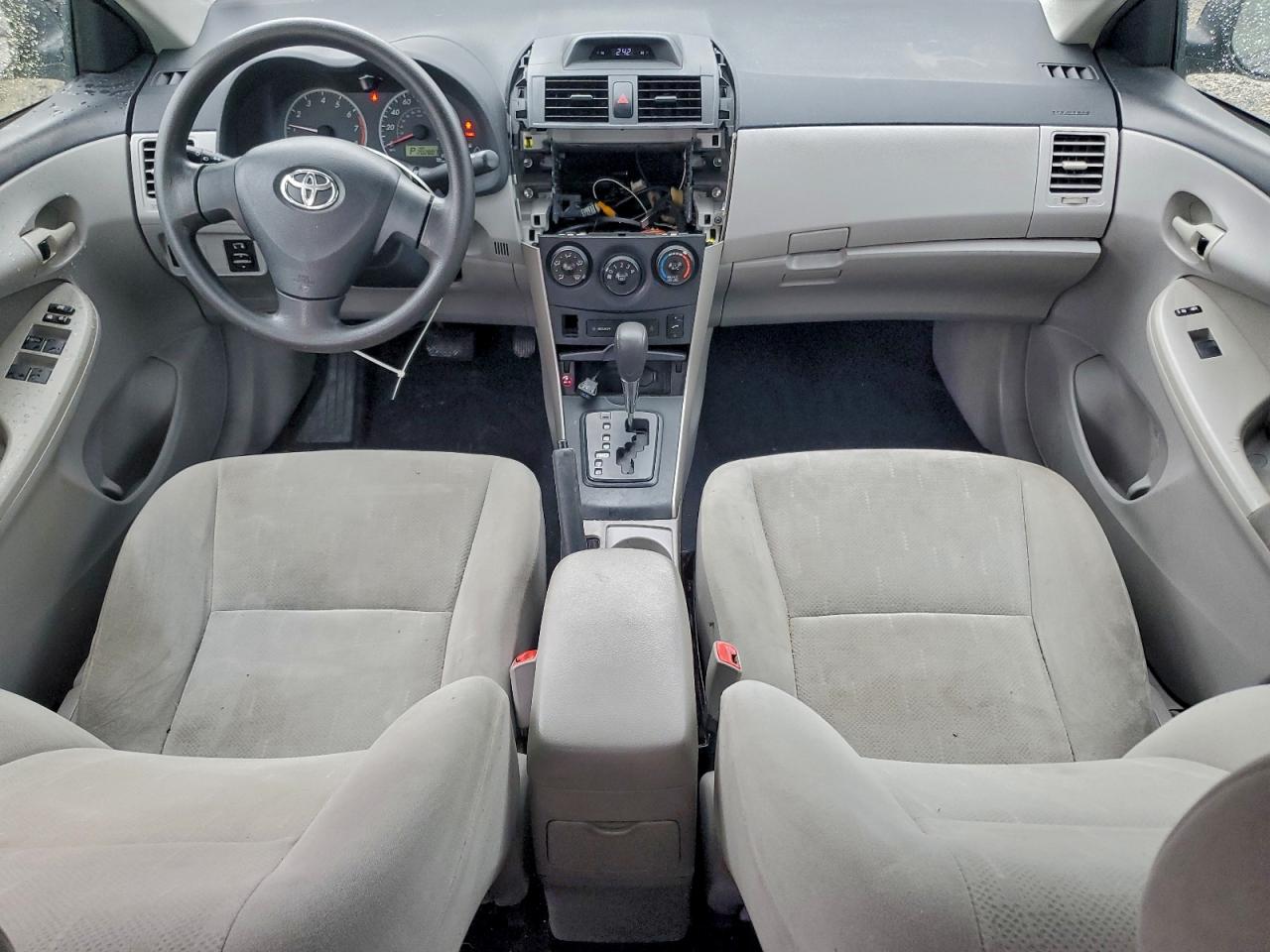 2013 TOYOTA COROLLA BASE photo 8