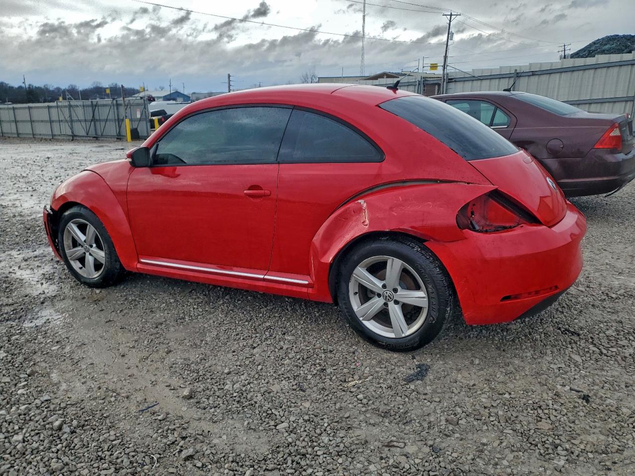 2013 VOLKSWAGEN BEETLE photo 2