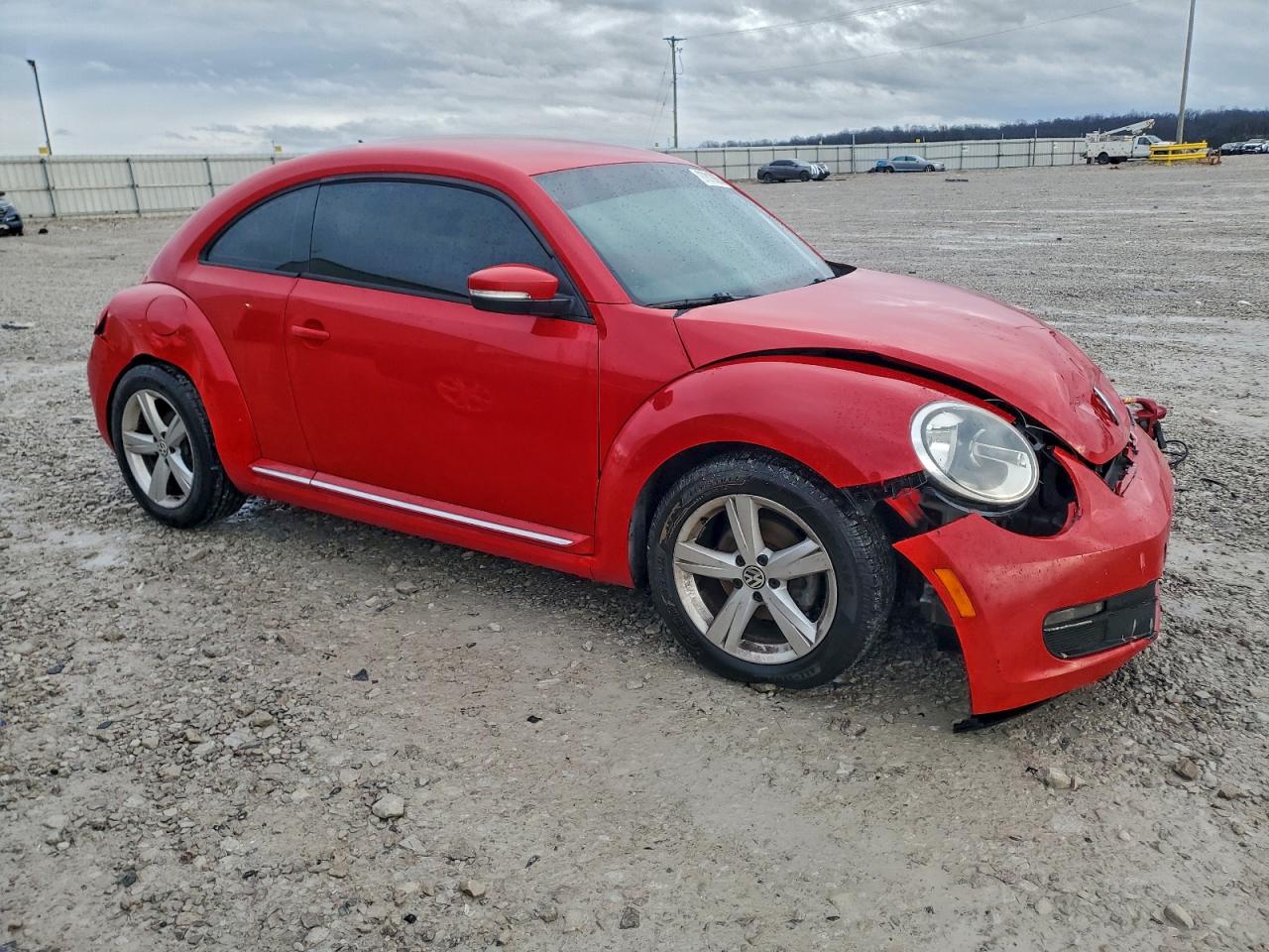2013 VOLKSWAGEN BEETLE photo 4