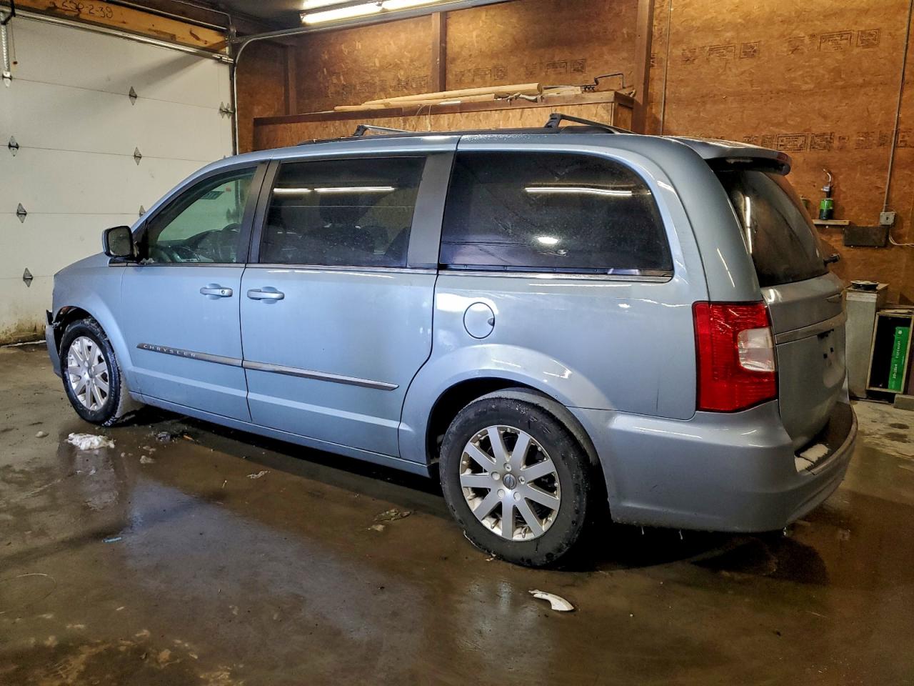 2013 CHRYSLER TOWN & COUNTRY TOURING photo 2