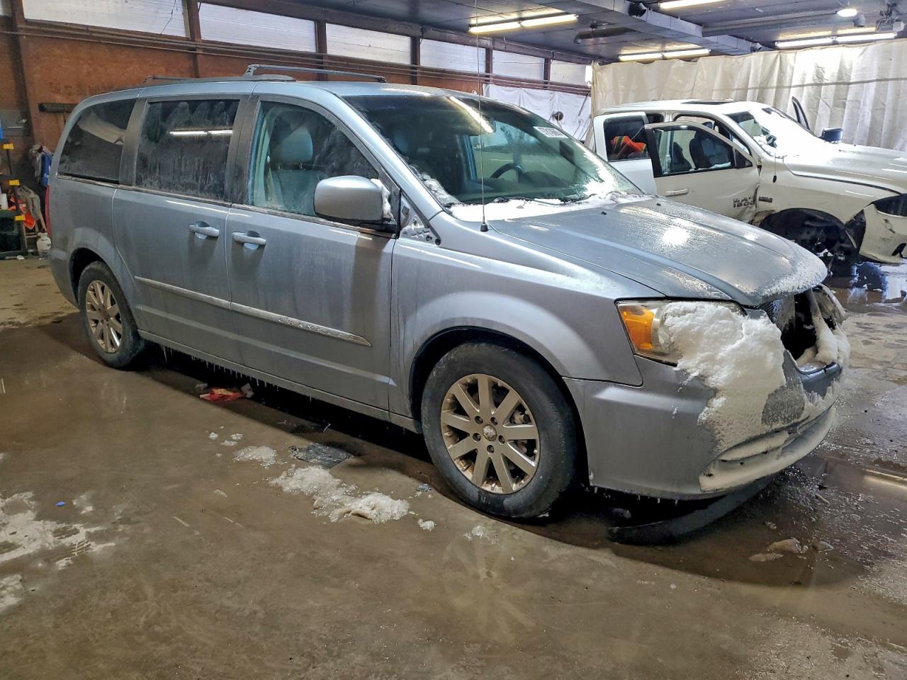 2013 CHRYSLER TOWN & COUNTRY TOURING photo 4