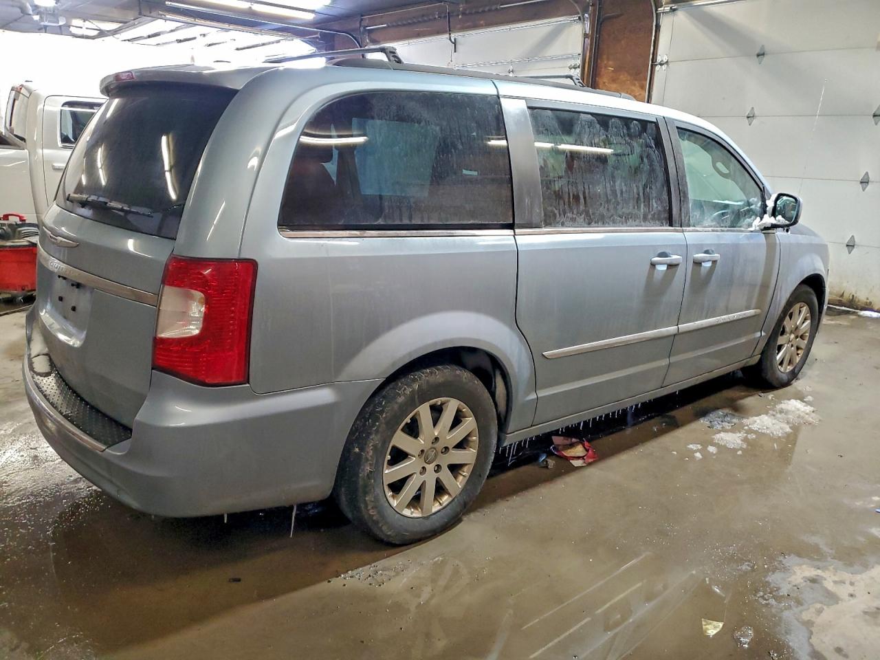 2013 CHRYSLER TOWN & COUNTRY TOURING photo 3