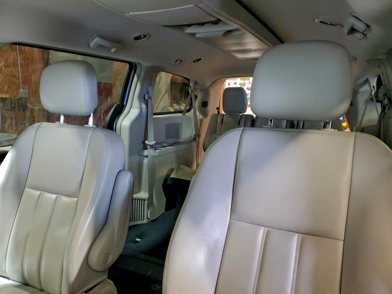2013 CHRYSLER TOWN & COUNTRY TOURING photo 10