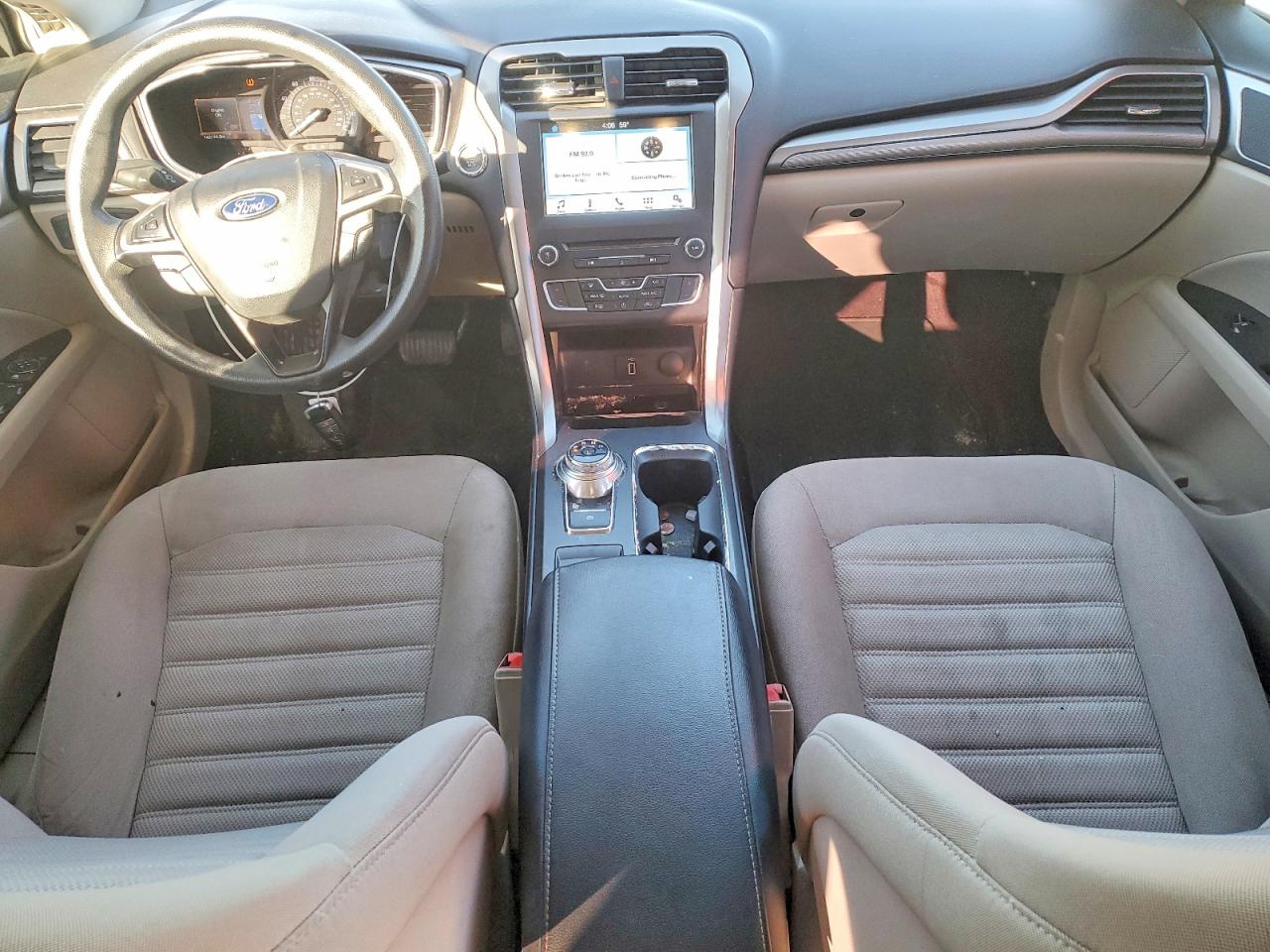 2017 FORD FUSION SE photo 8