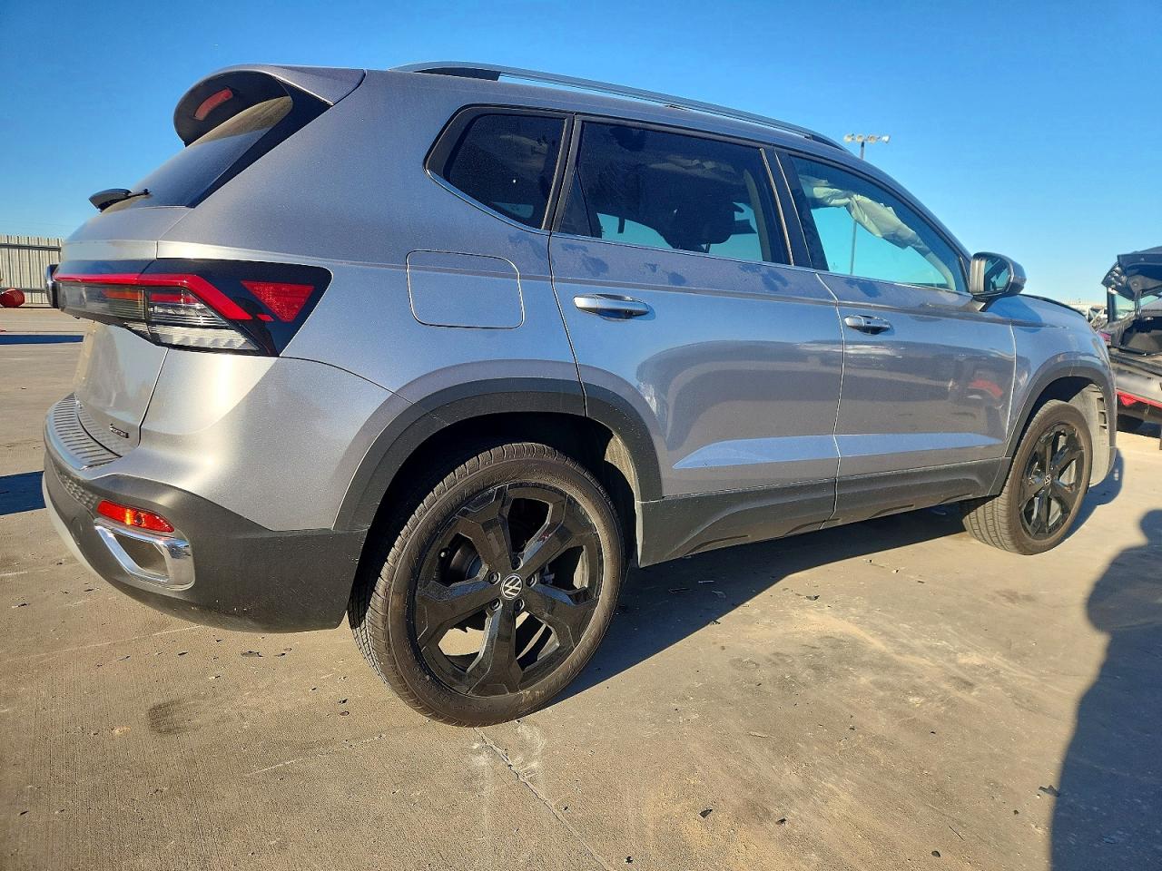 2025 VOLKSWAGEN TAOS SEL photo 7