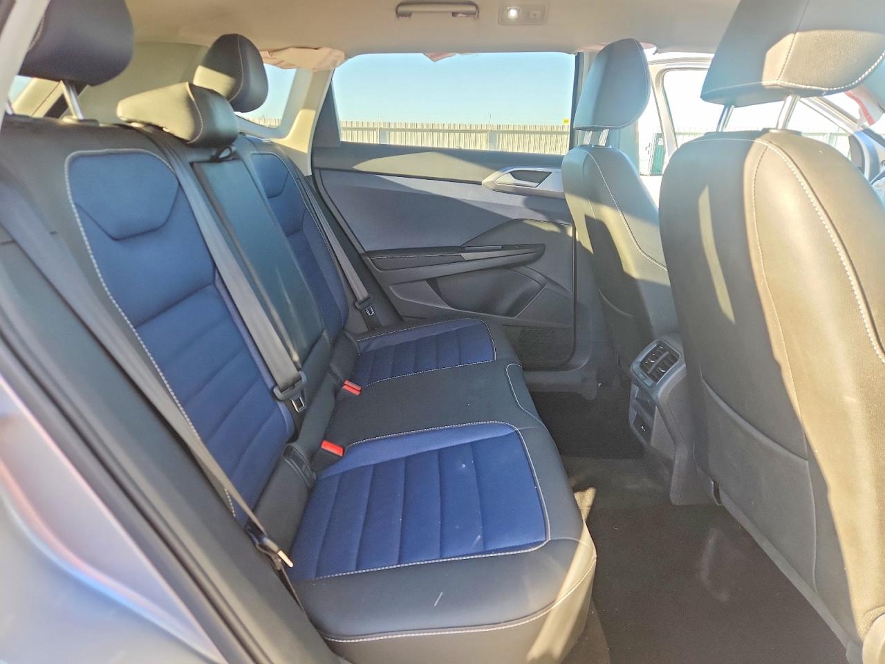 2025 VOLKSWAGEN TAOS SEL photo 28