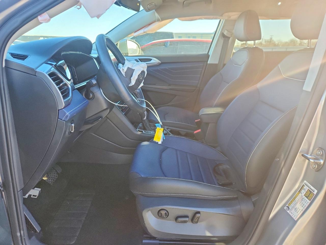 2025 VOLKSWAGEN TAOS SEL photo 19