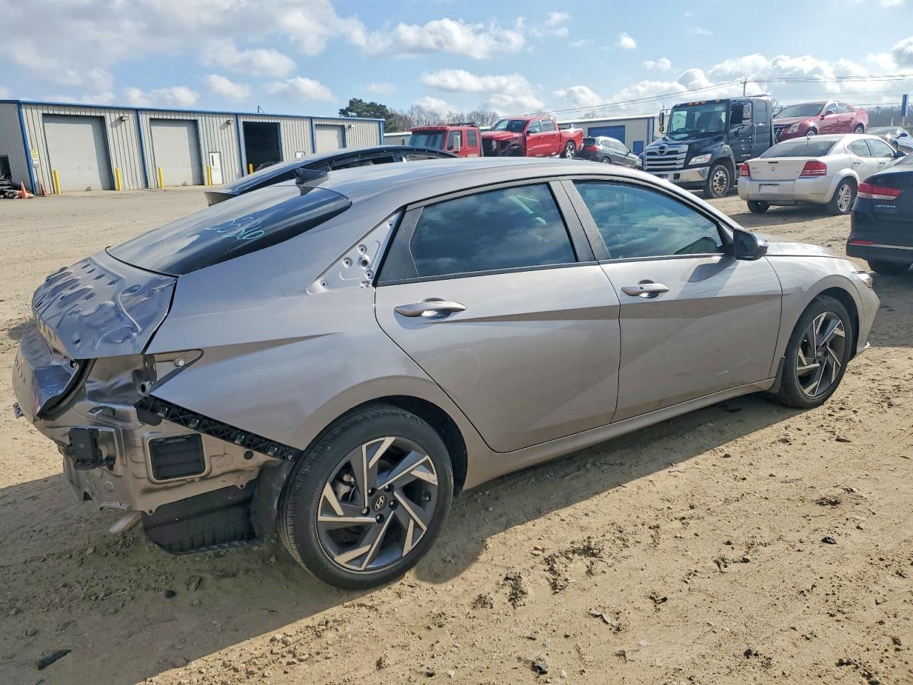 2025 HYUNDAI ELANTRA SEL SPORT photo 3