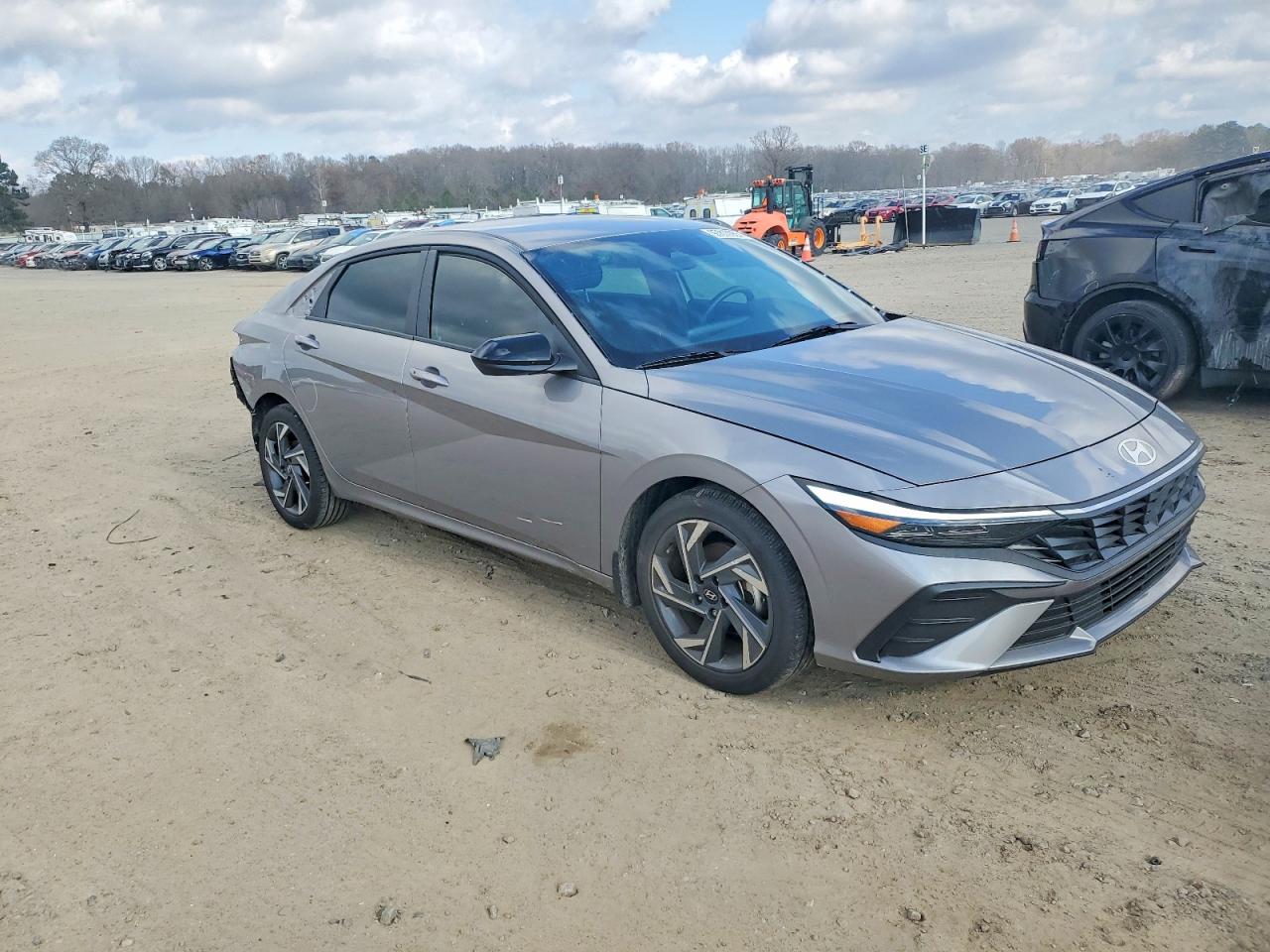 2025 HYUNDAI ELANTRA SEL SPORT photo 4