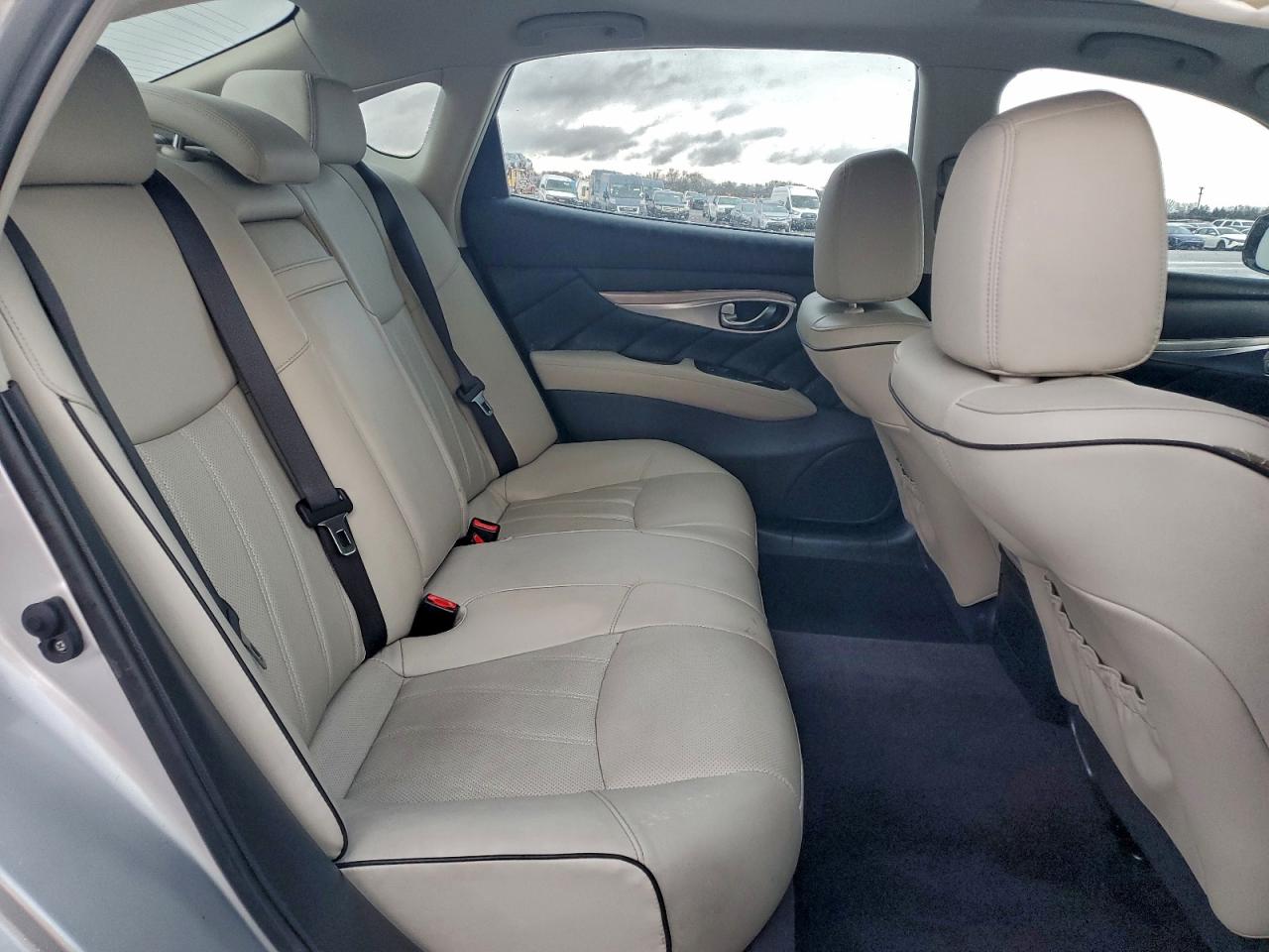 2018 INFINITI Q70L 3.7 LUXE photo 10