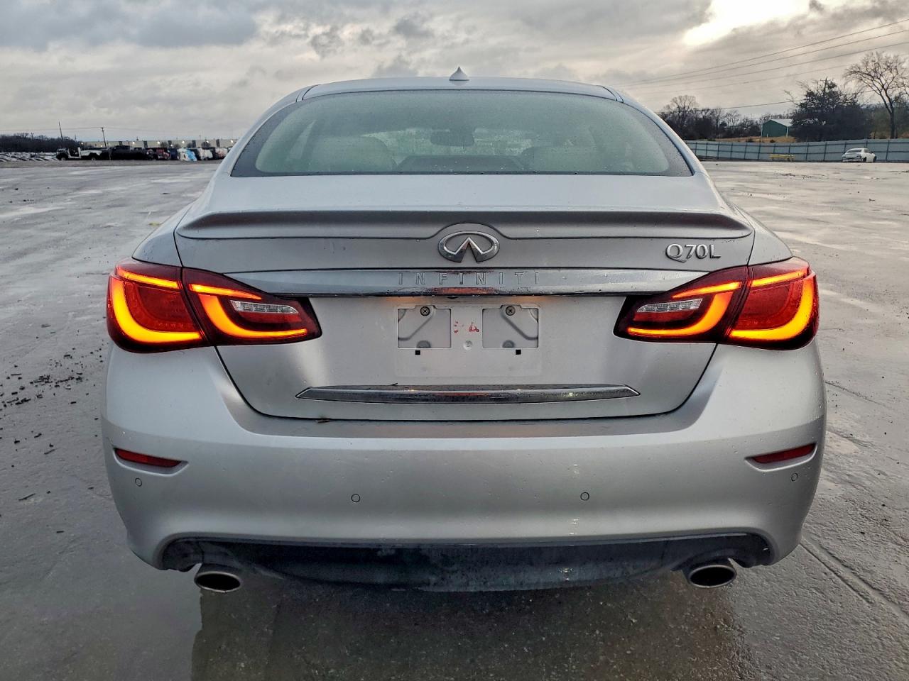 2018 INFINITI Q70L 3.7 LUXE photo 6