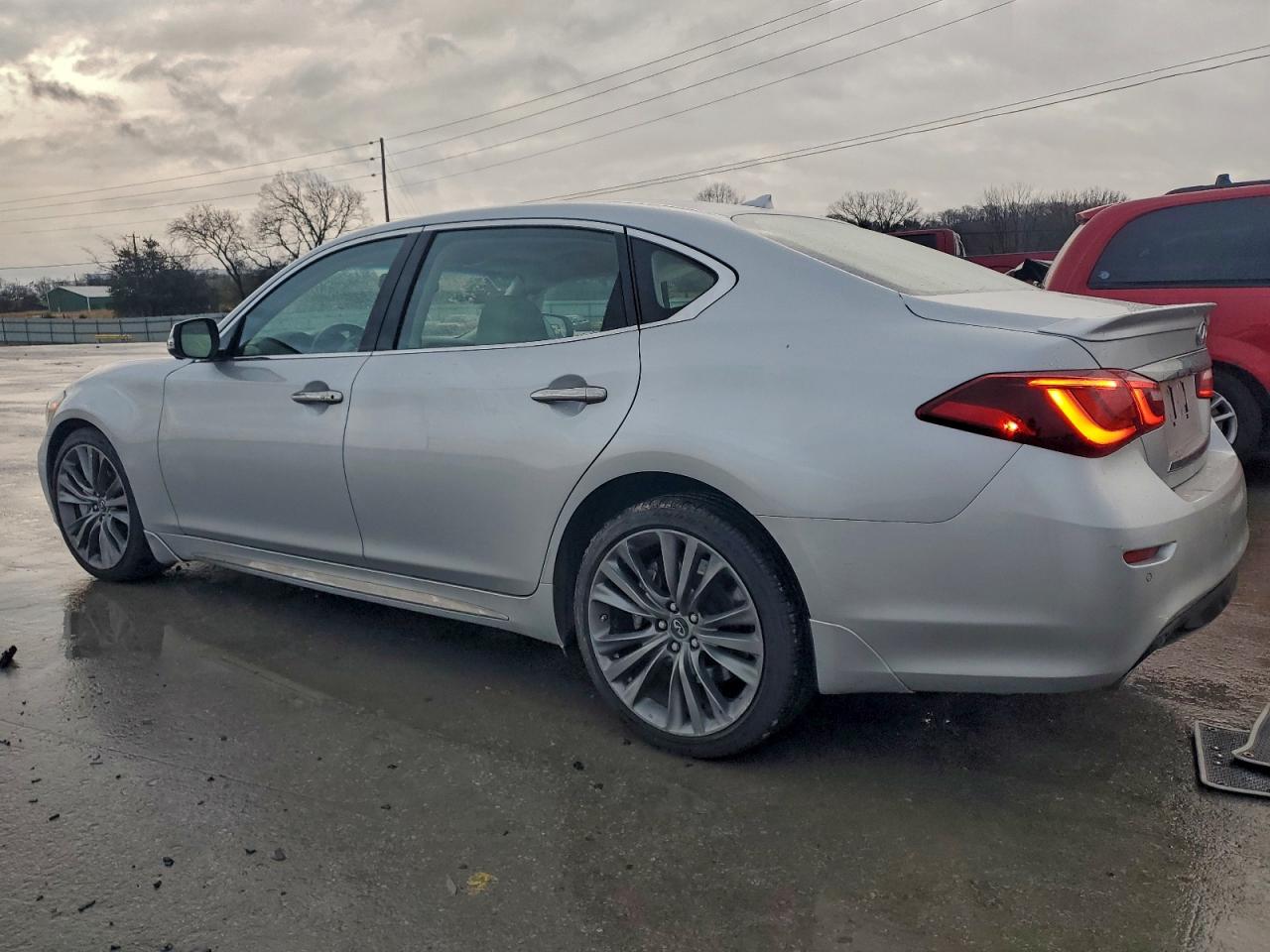 2018 INFINITI Q70L 3.7 LUXE photo 2